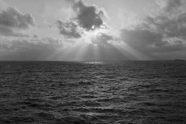 Soleil après l'orage dans la baie de Pont Mahé